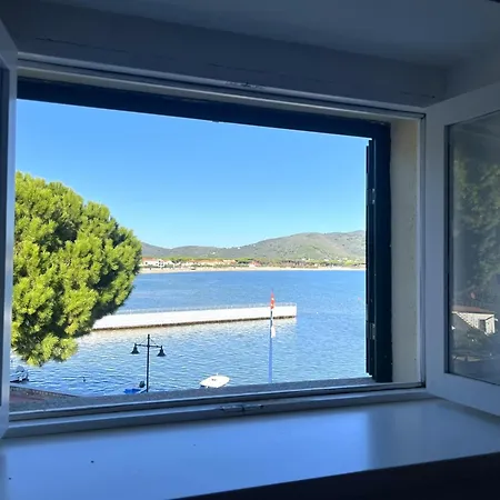 Apartment Lungomare Seafront - Goelba